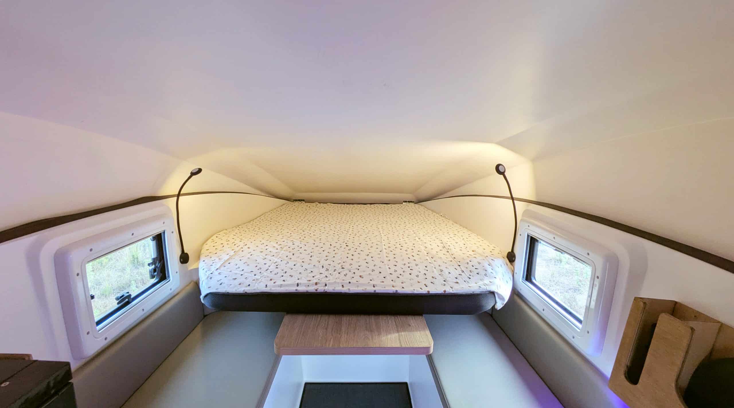 Cama principal desplegada Sarch Camper African